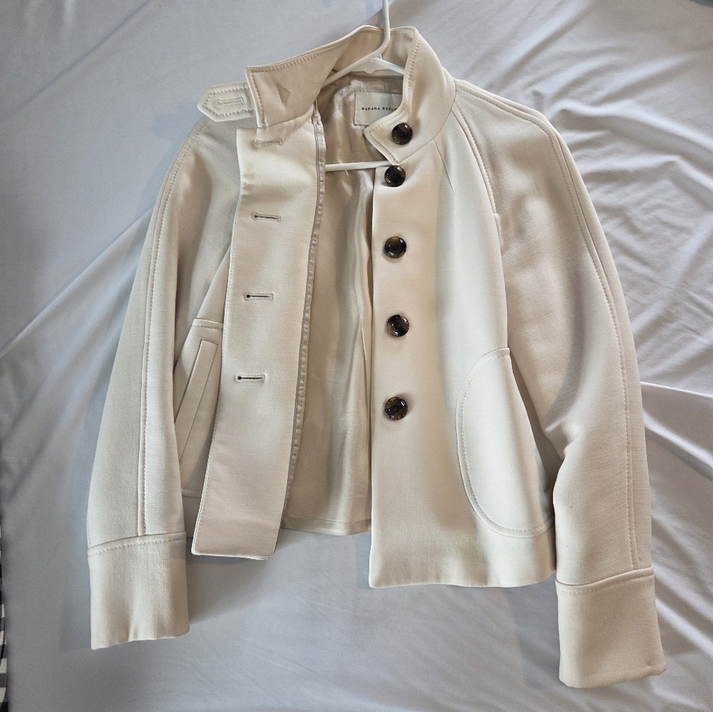 Banana Republic Women's Cream Jacket - Picture 2 of 4
